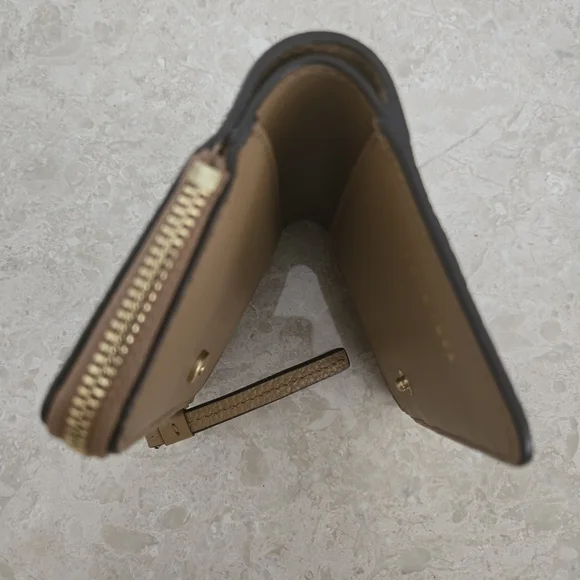 LIKE NEW TORY BURCH MCGRAW BIFOLD WALLET - TIRAMISU